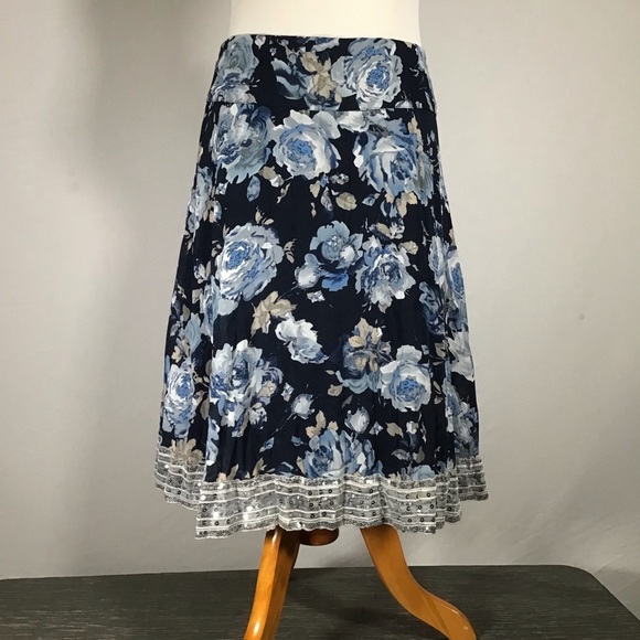Skirt floral with sequence embellished hem - Picture 1 of 3